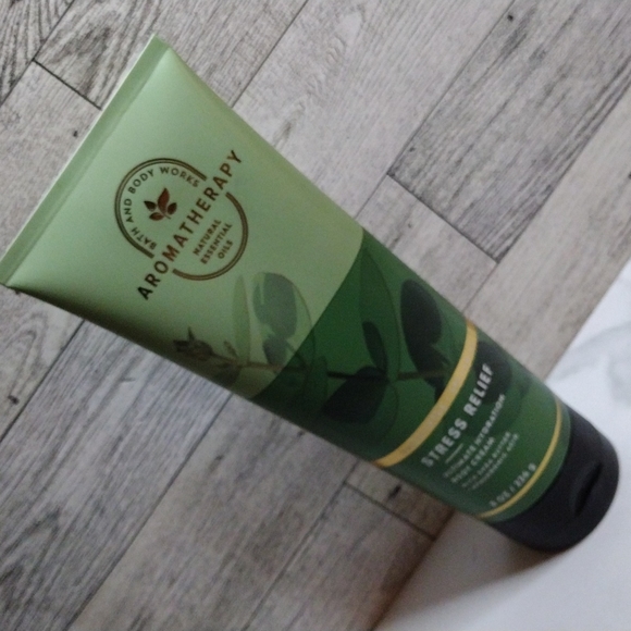 Bath & Body Works Aromatherapy Stress Relief Eucalyptus+Spearmint Body Cream NWT - Picture 2 of 7
